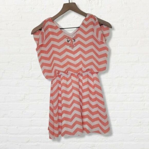 Speechless Dress Peach and White Chevron Girls Size Small Split Sleeve - Picture 1 of 8